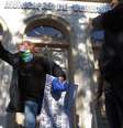 <p>Manifestantes picharam a Câmara de Vereadores de Santa Maria (RS) em protesto neste domingo</p>  Foto: Luiz Roese / Terra