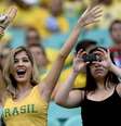 <p>Torcedores perderam o compasso, mas cantaram o hino até o final</p>  Foto: Ricardo Matsukawa / Terra