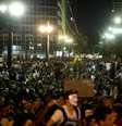 <p>Manifestantes vão às ruas de São Paulo em protesto contra a PEC 37</p>  Foto: Fernando Borges / Terra