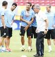 <p>Tab&aacute;rez evitou revelar o time que enfrentar&aacute; o Uruguai</p>  Foto: Marcelo Pereira / Terra