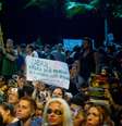 <p>Manifestantes protestam&nbsp;contra a PEC 37 em frente &agrave; casa do governador S&eacute;rgio Cabral</p>  Foto: Mauro Pimentel / Terra