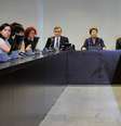 <p>A presidente Dilma Rousseff se reúne com representantes do Movimento Passe Livre (MPL) no Palácio do Planalto, em Brasília, para debater a pauta de reivindicações dos últimos protestos organizados pelo grupo. Também participaram da reunião o secretário-geral da Presidência da República, Gilberto Carvalho, e o ministro das Cidades, Aguinaldo Ribeiro</p>  Foto: Antonio Cruz / Agência Brasil