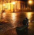 <p>Jovem senta em frente à Prefeitura de Porto Alegre após nova noite de confrontos</p>  Foto: Felipe Schroeder Franke / Terra