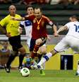 <p>Iniesta foi o principal criador de jogadas da partida</p>  Foto: Bruno Santos / Terra