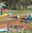 <p>Um grupo de moradores de Colombo revoltados com o assassinato de Tayná destruiu brinquedos do parque de diversões</p>  Foto: Aniele Nascimento / Gazeta do Povo / Futura Press