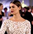 <p>A Amora, de <em>Sangue Bom</em>, usa ear cuff em cena da novela</p>  Foto: TV Globo / Divulgação