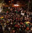 <p>Dezenas de bolivianos fizeram protesto pedindo justiça em frente ao 49º DP no Bairro de São Mateus, em São Paulo (SP), após a morte do menino Brayan Yanarico Capcha</p>  Foto: Peter Leone / Futura Press