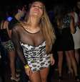 <p>Na pose do beijinho, Geisy quase acabou mostrando demais</p>  Foto: AgNews