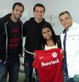 <p>No hospital, Ritchiele recebeu a visita dos jogadores do Inter Muriel, Leandro Dami&atilde;o e D'Alessandro</p>  Foto: Hospital Mãe de Deus / Divulgação