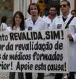 <p>Uma pauta em comum entre os m&eacute;dicos que se manifestaram em todo o Pa&iacute;s na semana passada foi a exig&ecirc;ncia de revalida&ccedil;&atilde;o do diploma estrangeiro</p>  Foto: Felipe Carneiro / Futura Press