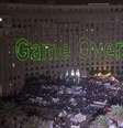 Projeção em um prédio junto à praça Tahrir anuncia o fim do governo de Mursi: "game over"  Foto: AFP