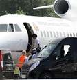 O presidente boliviano, Evo Morales, embarca em seu avião após finalmente ser liberado para deixar a Áustria  Foto: AP