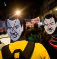 <p>Nesta quinta, policiais e manifestantes entraram em confronto na rua da casa do governador</p>  Foto: Mauro Pimentel / Terra