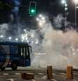 <p>Policias Militares entraram em confronto com manifestantes na noite desta quinta</p>  Foto: Mauro Pimentel / Terra