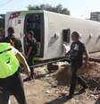 Um trem de manutenção atingiu um ônibus que atravessou a passagem de nível Aurélio Valporto, em Marechal Hermes, zona norte do Rio de Janeiro, por volta de 11h45 desta sexta-feira  Foto: Celso Barbosa / Futura Press