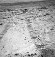 O robô Curiosity registrou os próprios rastros deixados durante trajeto no solo de Marte nesta terça-feira, 9 de julho  Foto: Nasa / AFP