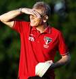Treinador tem a missão de reerguer o São Paulo, que vem em período complicado na temporada  Foto: Léo Pinheiro / Futura Press