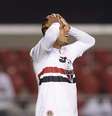 <p>Atacante saiu de campo sob ofensas da pequena torcida são-paulina presente no Morumbi</p>  Foto: Ricardo Matsukawa / Terra