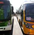 Ônibus bloquearam avenida no centro de Manaus, causando revolta entre usuários  Foto: Márcio Azevedo / Especial para Terra