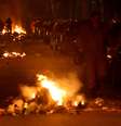 <p>Manifestantes e a pol&iacute;cia entraram em confronto nas proximidades do Pal&aacute;cio Guanabara, sede do governo do Estado, durante protesto contra o governador S&eacute;rgio Cabral</p>  Foto: Daniel Ramalho / Terra