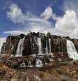 <p>A Cachoeira da Muralha, uma das quatro quedas que compõem as Cataratas do Rio do Couro, que jorram de quase 100 metros de altura</p>  Foto: Tales Azzi / Editora Europa