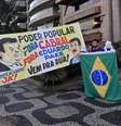 Um grupo de cerca de 200 manifestantes se concentrou na avenida Delfim Moreira, na praia do Leblon, nesta quarta-feira, para mais um protesto contra o governador do Rio de Janeiro Sérgio Cabral (PMDB)  Foto: Daniel Ramalho / Terra