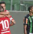 <p>Time colorado saiu atrás no placar, mas conseguiu empate com D'Alessandro</p>  Foto: Paulo Fonseca / Futura Press