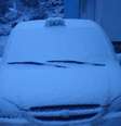 Carro ficou coberto pela neve em São José dos Ausentes, no Rio Grande do Sul, nesta segunda-feira  Foto: Nelson Cardoso Homem / Divulgação