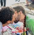 <p>Homossexuais organizam "beijaço coletivo" em protesto contra a visita do Papa</p>  Foto: Maurício Tonetto / Terra