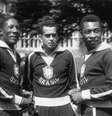 <p>Djalma Santos (à esq.) posa para foto ao lado de Zito e Pelé em 1963</p>  Foto: Getty Images 