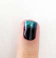 <p>As unhas ombré podem ser feitas com duas cores, não necessariamente na mesma tonalidade </p>  Foto: Divulgação