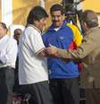 Raúl Castro recebe os amigos Evo Morales (centro) e Nicolás Maduro (esq.)  Foto: AP