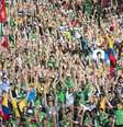 <p>Participantes da JMJ dançam em um flash mob antes da Missa de Envio, em Copacabana</p>  Foto: Daniel Ramalho / Terra