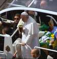 <p>Papa Francisco recebeu chimarrão de um peregrino neste domingo</p>  Foto: Terra TV / Reprodução