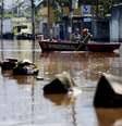Ruas ficaram alagadas após o rompimento de uma adutora na zona oeste do Rio de Janeiro  Foto: Daniel Ramalho / Terra