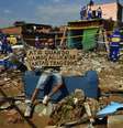Rompimento de adutora causou a morte de uma menina de três anos e destruiu casas e veículos na zona oeste do Rio de Janeiro  Foto: Daniel Ramalho / Terra