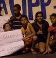 <p>Crianças participam de protesto em que pedem o esclarecimento do paradeiro do pedreiro Amarildo de Souza</p>  Foto: Mauro Pimentel / Terra