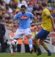Atacante argentino Gonzalo Higuaín entrou no segundo tempo e fez sua estreia pelo Napoli  Foto: Reuters