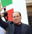 Berlusconi discursou visivelmente emocionado com a presença dos milhares de partidários  Foto: EFE