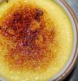 <p>O creme brûlée tradicional traz creme inglês e foi popularizado pelos franceses</p>  Foto: Danielle Barg / Terra