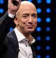 <p>O CEO da Amazon, Jeff Bezos, ganhou a votação realizada pela internet com 20 mil pessoas</p>  Foto: Getty Images 