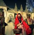 <p>Versões apavorantes de Chapeuzinho Vermelho, Alice, o Flautista de Hamelin, Branca de Neve e Rapunzel circularão pelo parque</p>  Foto: Divulgação
