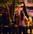 <p>Manifestantes dos grupos Black Blocs e Anonymous fazem protesto, em 7 de agosto </p>  Foto: Daniel Ramalho / Terra