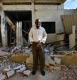 <p>O pastor Vivaldo Januário de Souza, da igreja que foi atingida pelo ônibus, teve R$ 5 mil de prejuízo</p>  Foto: Daniel Ramalho / Terra