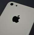 <p>Vazamentos e rumores apontam para o lançamento de um iPhone com corpo de plástico e mais barato</p>  Foto: Sonny Dickson / Reprodução