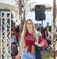 <p>Ex-panicat mostrou simpatia na passarela</p>  Foto: Ag. Fio Condutor / Divulgação