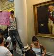 <p>Manifestantes invadiram a Câmara de Vereadores para acompanhar a instalação da CPI</p>  Foto: Daniel Ramalho / Terra