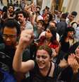 <p>Ex-prefeito foi hostilizado e teve dificuldades para deixar a C&acirc;mara de Vereadores do Rio</p>  Foto: Daniel Ramalho / Terra