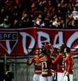 Jogadores da Portuguesa comemoram gol de Diogo no primeiro tempo  Foto: Bruno Santos / Terra