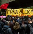 <p>Manifestação no Vale do Anhangabaú em defesa do transporte público e contra o desvio de recursos destinados a obras no metrô</p>  Foto: Bruno Santos / Terra